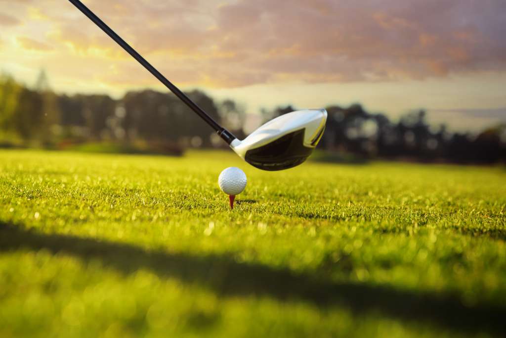 golfing as an outdoor activitiy in birmingham olimpic © 123rf