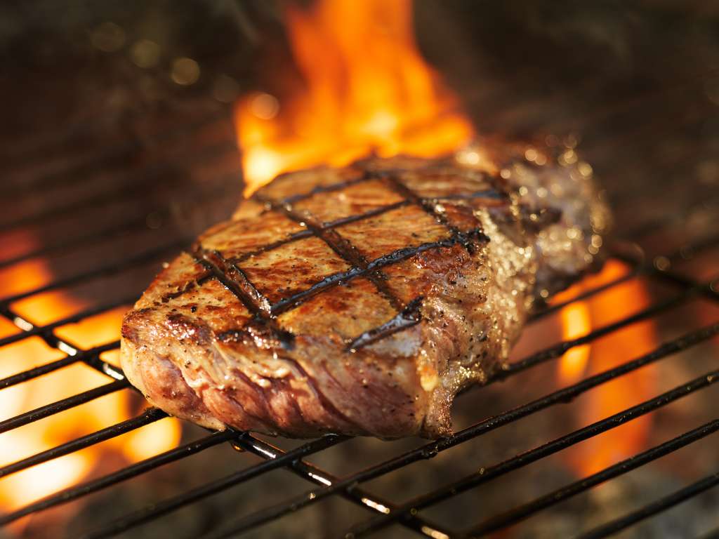 Grilling for your summer party in your new backyard Joshua Resnick © Shutterstock